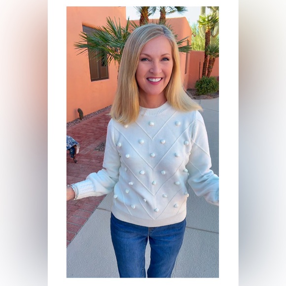 NWT WHITE PUFF SWEATER-XS/S - Picture 4 of 15